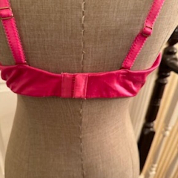 Victoria Secret In Hot Pink size 38C - Picture 2 of 3